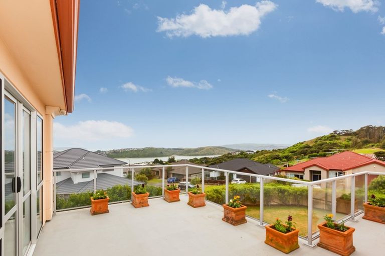 Photo of property in 15 Aspiring Terrace, Aotea, Porirua, 5024