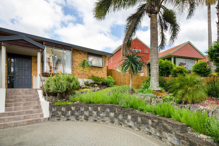 Photo of property in 30 San Bernadino Drive, Henderson, Auckland, 0612