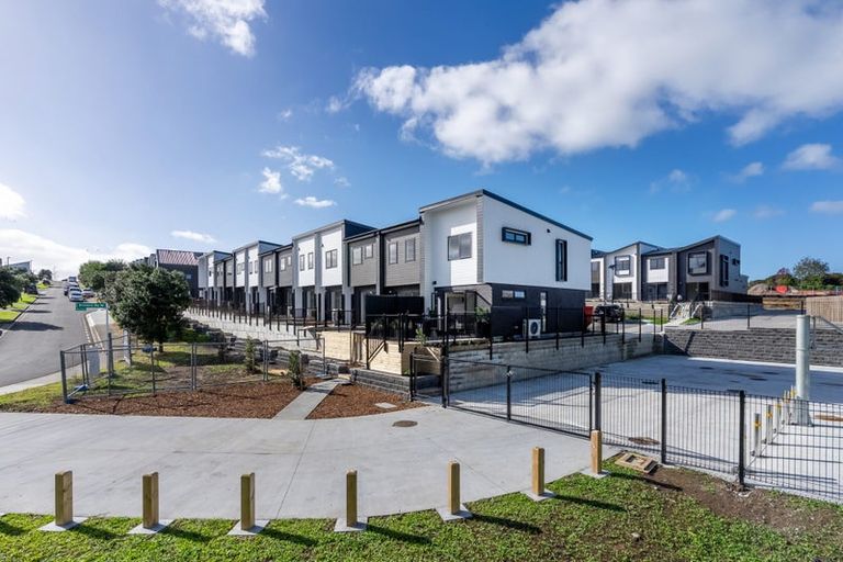 Photo of property in 11/10 Ngaroma House Drive, Hobsonville, Auckland, 0616