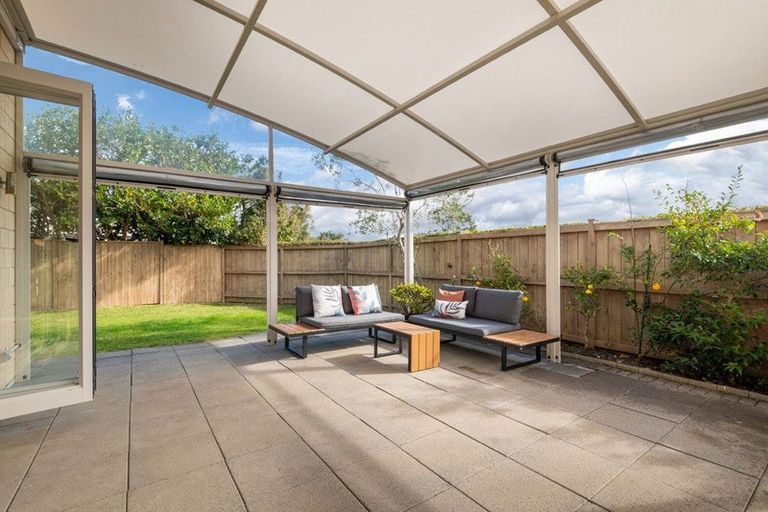 Photo of property in 42 Laurel Oak Drive, Schnapper Rock, Auckland, 0632
