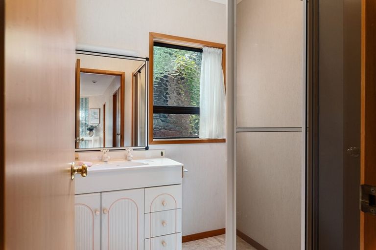 Photo of property in 2/30 Manly Esplanade, Browns Bay, Auckland, 0630