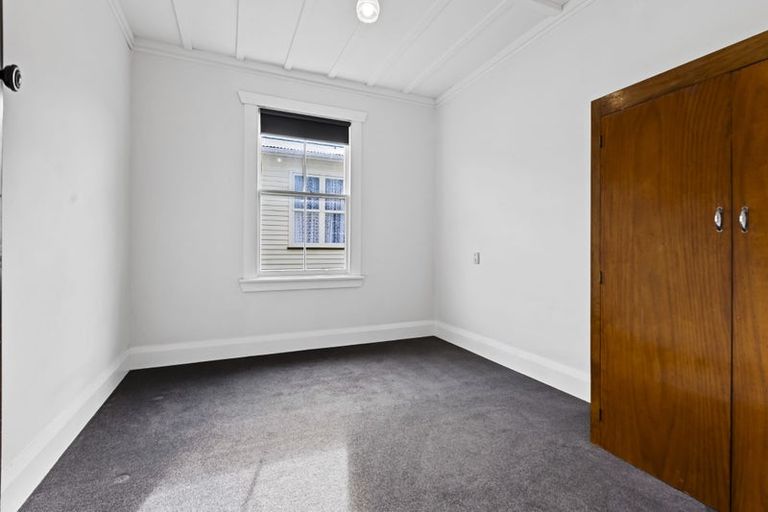 Photo of property in 25 Paynters Avenue, Strandon, New Plymouth, 4312