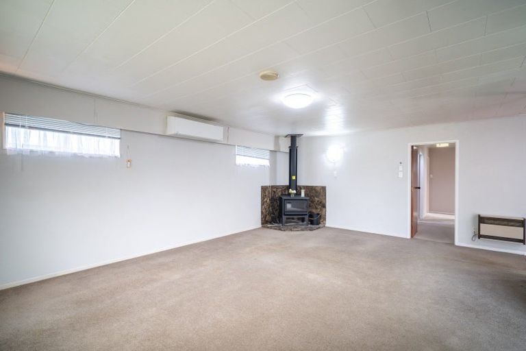 Photo of property in 17 Walton Place, Flaxmere, Hastings, 4120