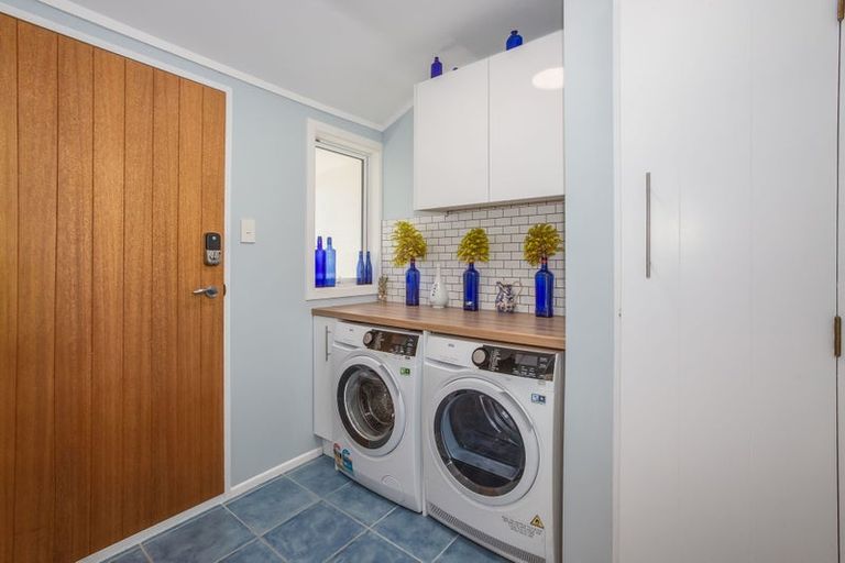 Photo of property in 2/11 Mervyn Place, Plimmerton, Porirua, 5026