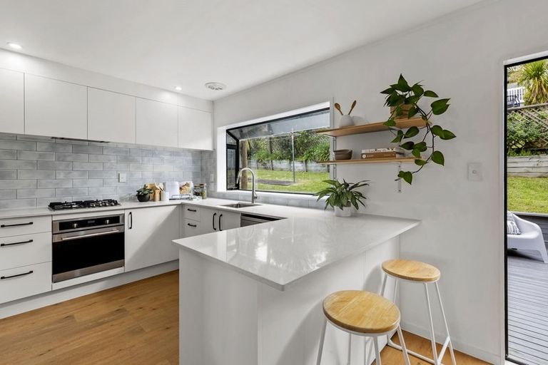 Photo of property in 2/56 Glencoe Road, Browns Bay, Auckland, 0630