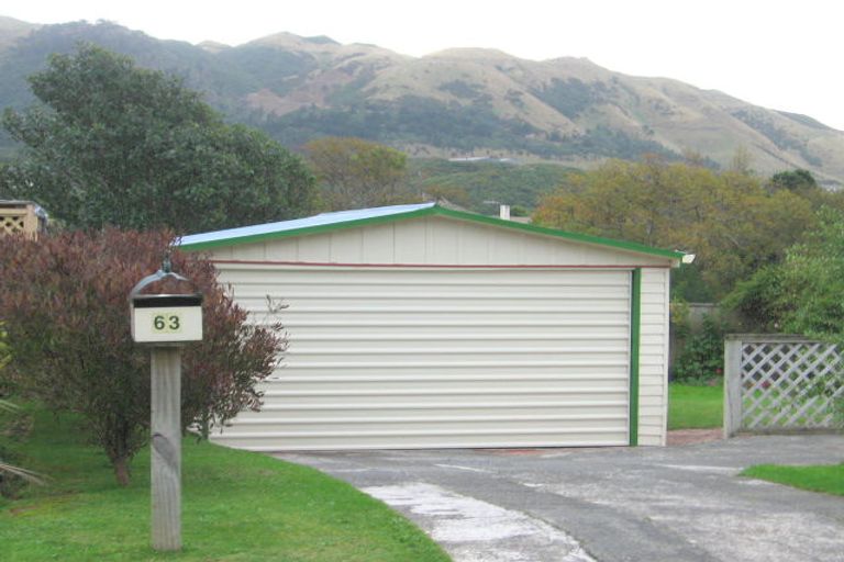Photo of property in 63 Ranui Terrace, Tawa, Wellington, 5028