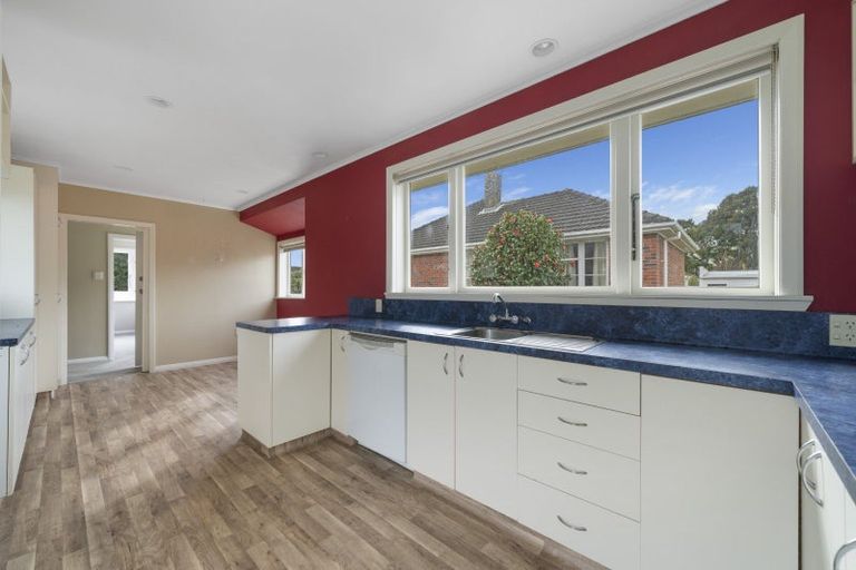Photo of property in 12 Bristol Crescent, Roslyn, Palmerston North, 4414