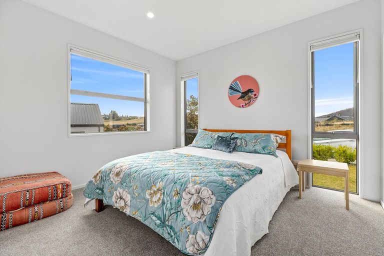 Photo of property in 8 The Heights Avenue, Wanaka, 9305