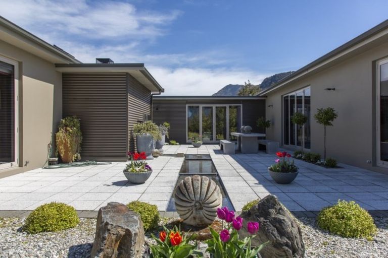 Photo of property in 6 Bracken Street, Arrowtown, 9302