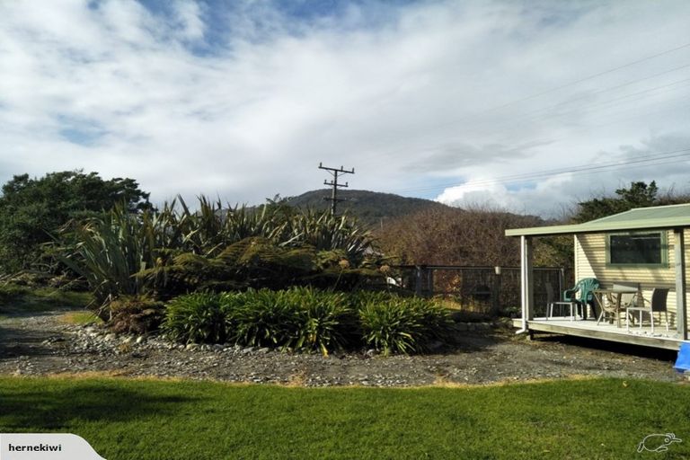 Photo of property in 25 Main Rd Ngakawau, Ngakawau, 7824