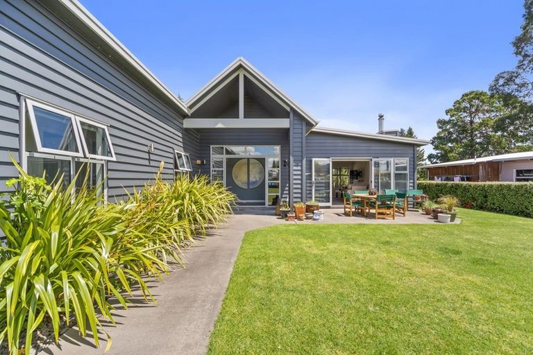 Photo of property in 2 Seagers Close, Kinloch, Taupo, 3377