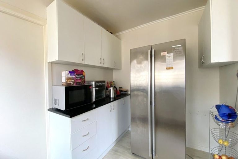 Photo of property in 15 Raleigh Road, Northcote, Auckland, 0627