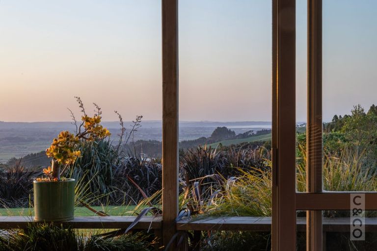 Photo of property in 457 Kiwitahi Road, Helensville, 0875