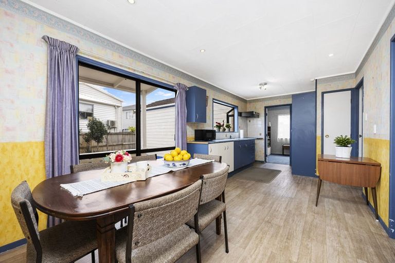 Photo of property in 39 Redlands Grove, Swanson, Auckland, 0612