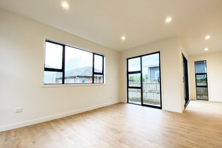 Photo of property in 4 Millfield Lane, Papakura, 2110