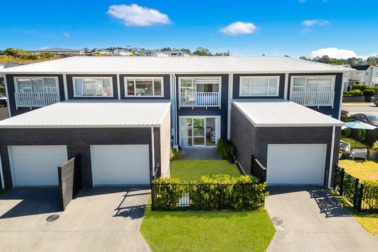Photo of property in 72 Karepiro Drive, Stanmore Bay, Whangaparaoa, 0932