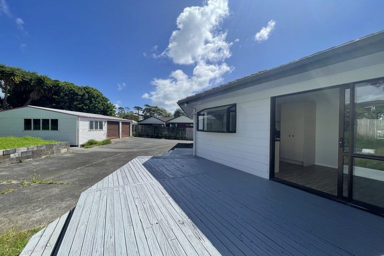 Photo of property in 6 Pureora Place, Clendon Park, Auckland, 2103