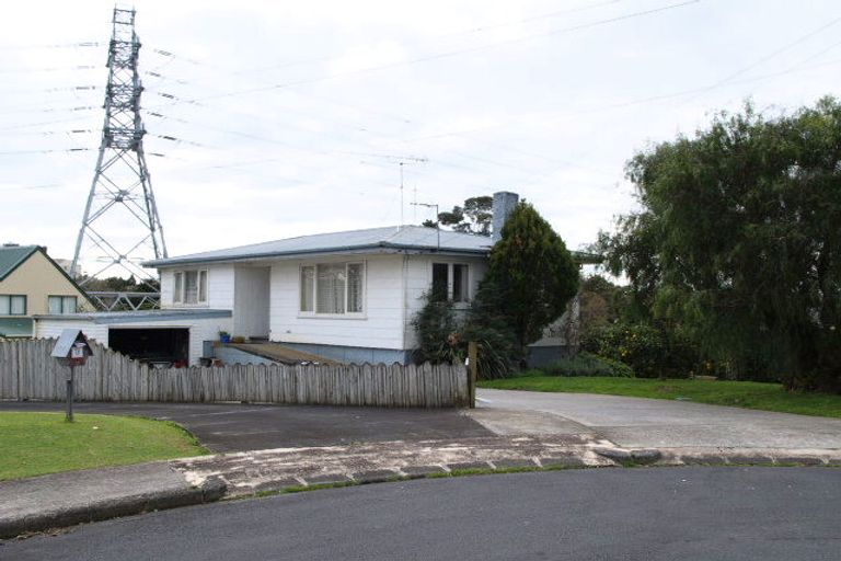 Photo of property in 13 Staines Avenue, Mangere East, Auckland, 2024