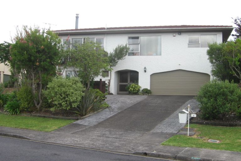Photo of property in 5 Kaihu Street, Northcote, Auckland, 0627