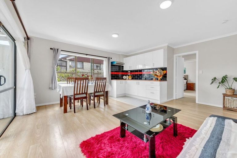 Photo of property in 1/39 Hedge Row, Sunnyhills, Auckland, 2010