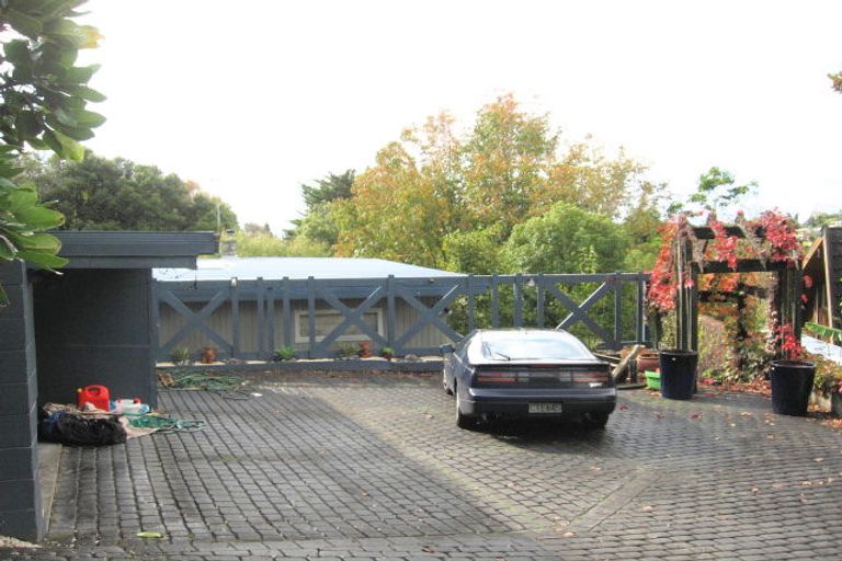 Photo of property in 16 Colmar Road, Mellons Bay, Auckland, 2014