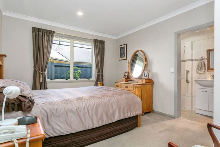 Photo of property in 12 Cooper Crescent, Cambridge, 3434