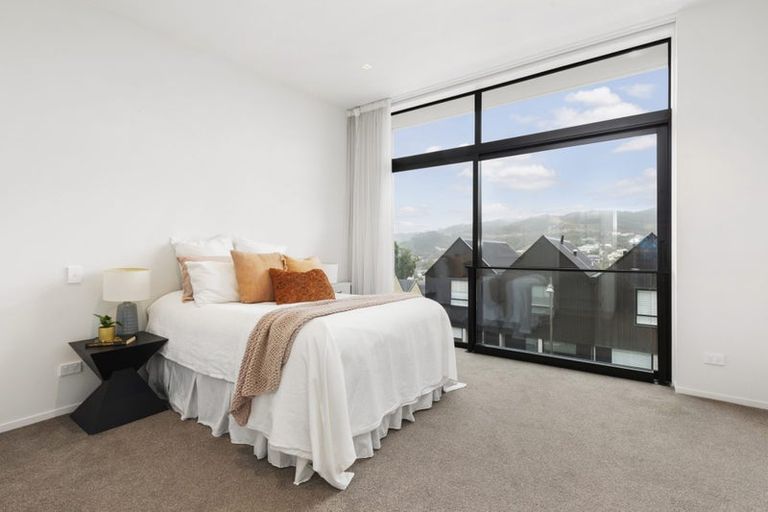 Photo of property in 15 Jean Caldwell Way, Island Bay, Wellington, 6023