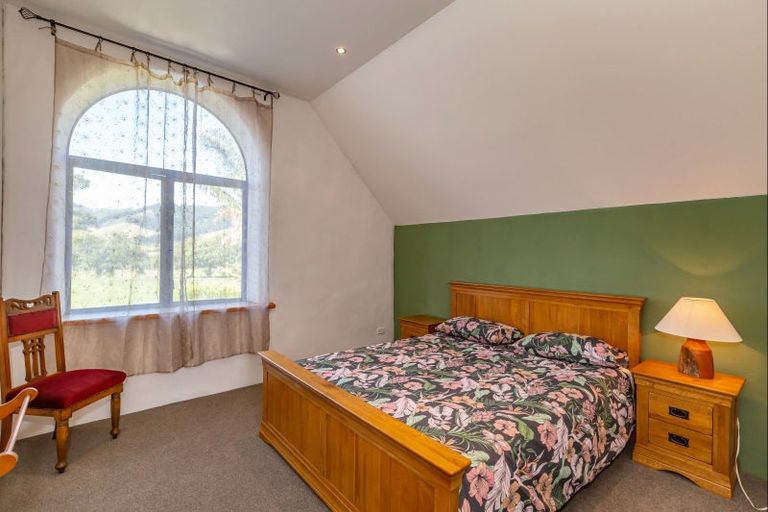 Photo of property in 100 Waihou Road, Levin, 5571