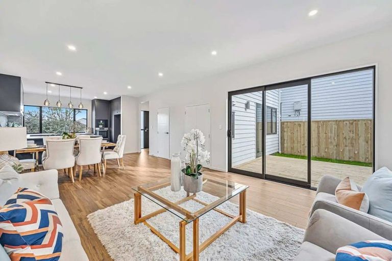 Photo of property in 29c Rotoiti Avenue, Pakuranga Heights, Auckland, 2010