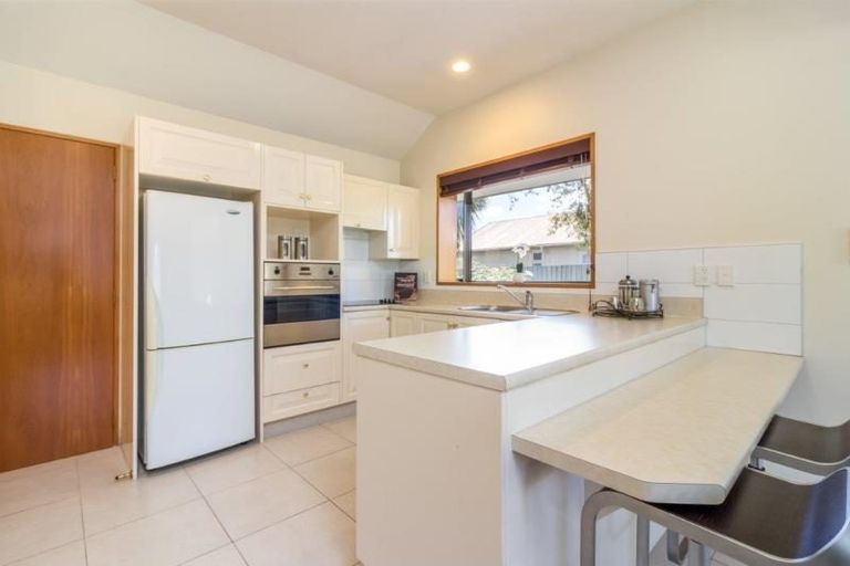 Photo of property in 12 Beckford Road, Saint Martins, Christchurch, 8022