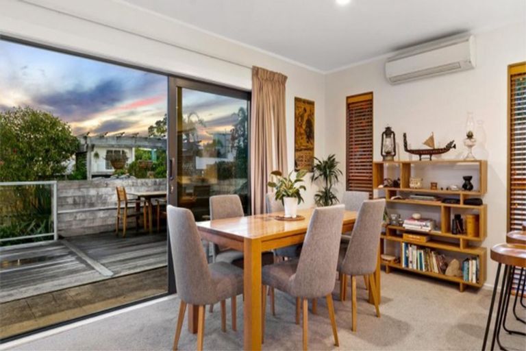 Photo of property in 1/67 Seaview Road, Castor Bay, Auckland, 0620