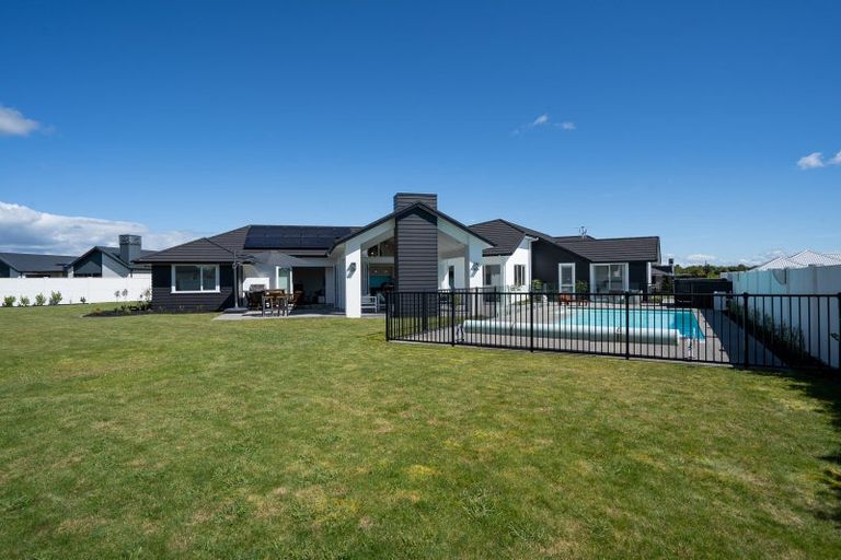 Photo of property in 12 Mike Smith Drive, Cambridge, 3434