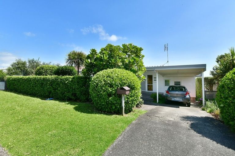 Photo of property in 104 Pacific Parade, Army Bay, Whangaparaoa, 0930