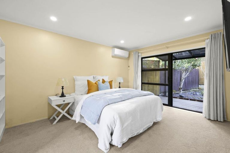 Photo of property in 2/20 Beach Road, Mellons Bay, Auckland, 2014