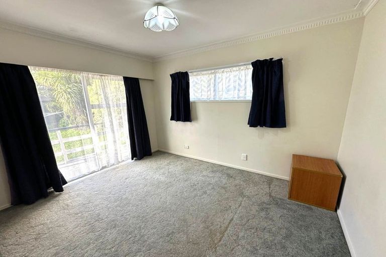 Photo of property in 4 Takapu Street, Henderson, Auckland, 0612
