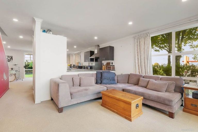 Photo of property in 27 The Track, Takanini, 2112