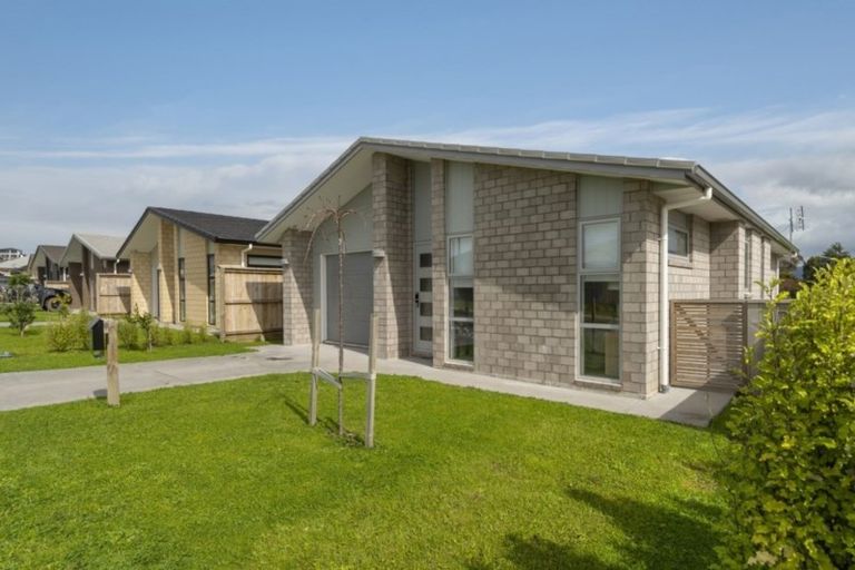 Photo of property in 18 Richardson Road, Omokoroa, 3114