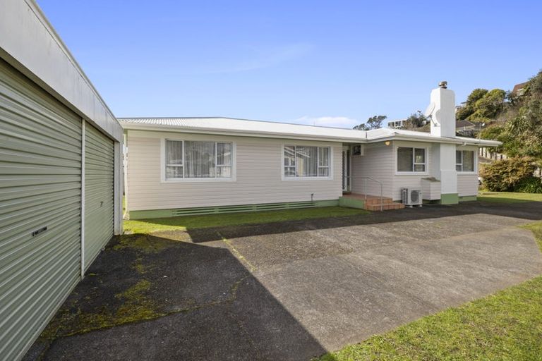 Photo of property in 42 Queens Road, Glen Avon, New Plymouth, 4312