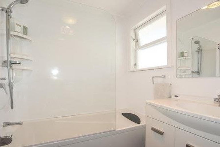 Photo of property in 68 Edgewater Drive, Pakuranga, Auckland, 2010