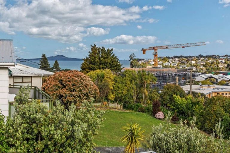 Photo of property in 35 Bayview Road, Browns Bay, Auckland, 0630