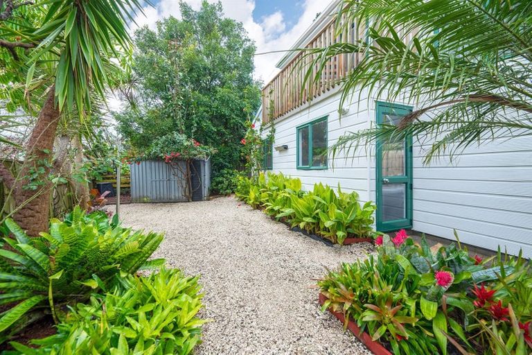 Photo of property in 1/62 Weldene Avenue, Glenfield, Auckland, 0629