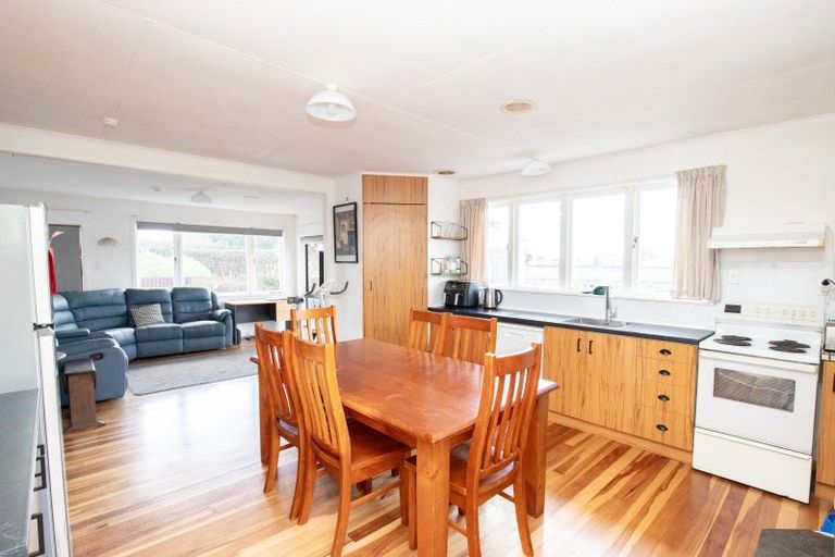 Photo of property in 33 Hayward Road, Ngatea, 3503