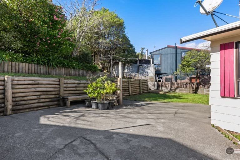 Photo of property in 112 Norana Road, Timberlea, Upper Hutt, 5018