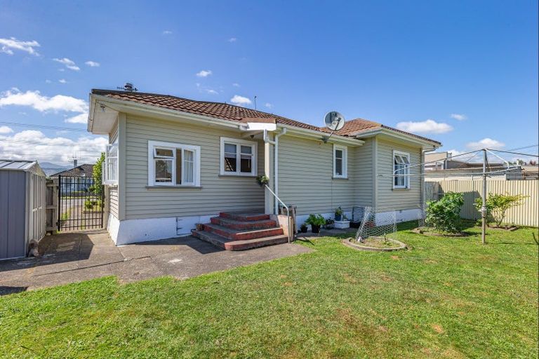 Photo of property in 13 Winchester Street, Levin, 5510