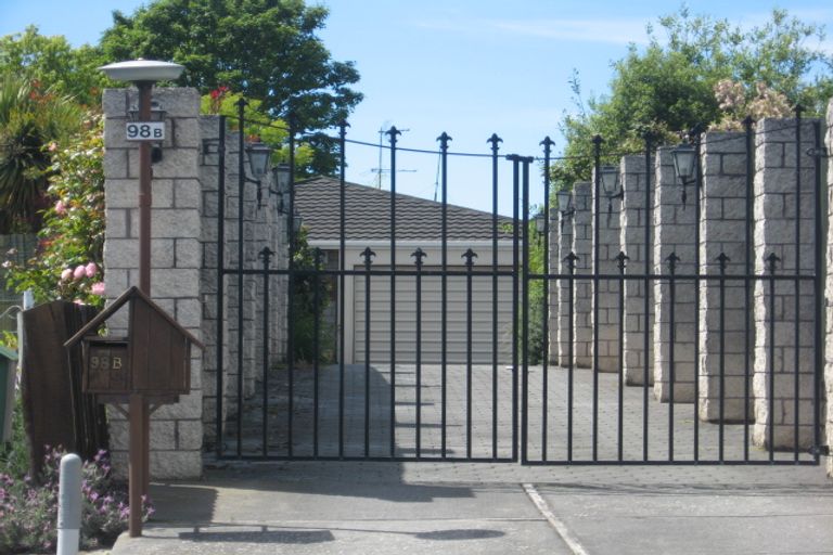 Photo of property in 98b Lake Terrace Road, Burwood, Christchurch, 8061