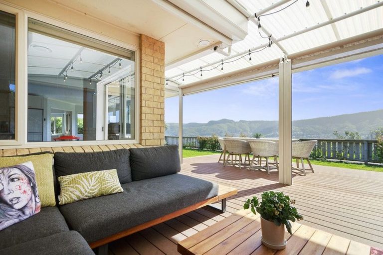 Photo of property in 125 Woodman Drive, Tawa, Wellington, 5028