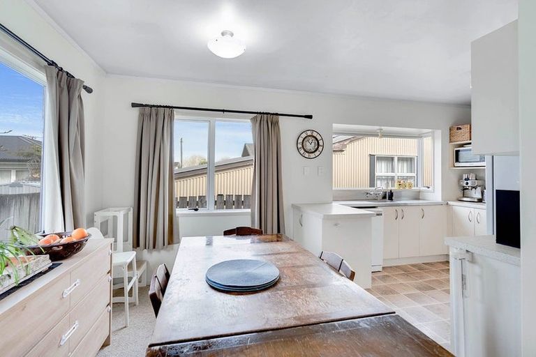 Photo of property in 300 Shakespeare Street, Leamington, Cambridge, 3432