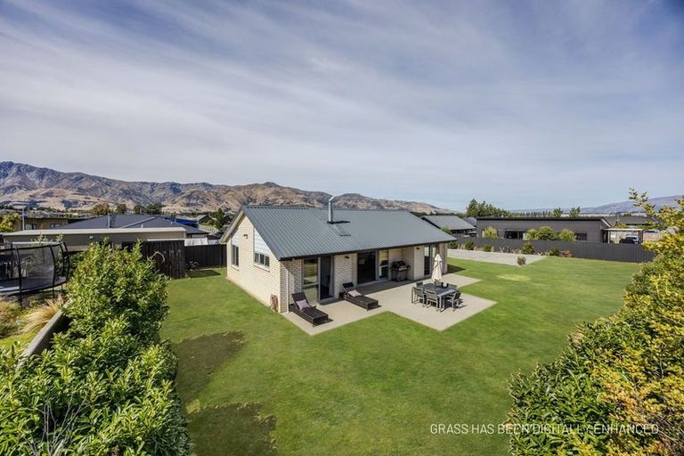 Photo of property in 8 Pennycook Place, Lake Hawea, Wanaka, 9382