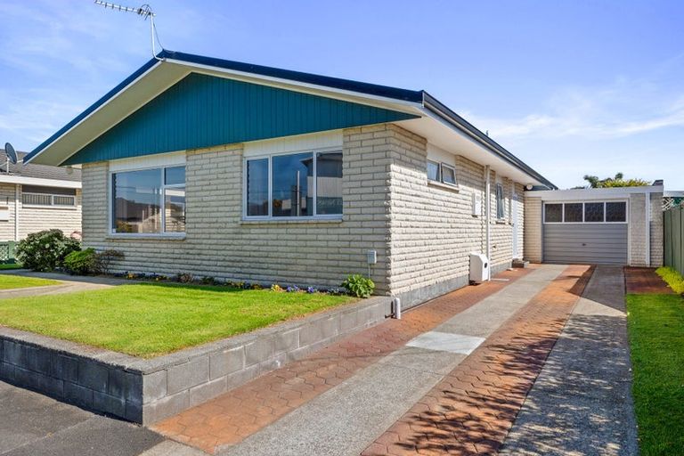Photo of property in 3 Karaka Street, Merrilands, New Plymouth, 4312