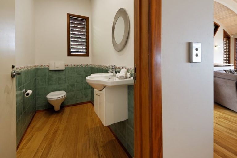 Photo of property in 87 Marine Parade North, Piha, 0772